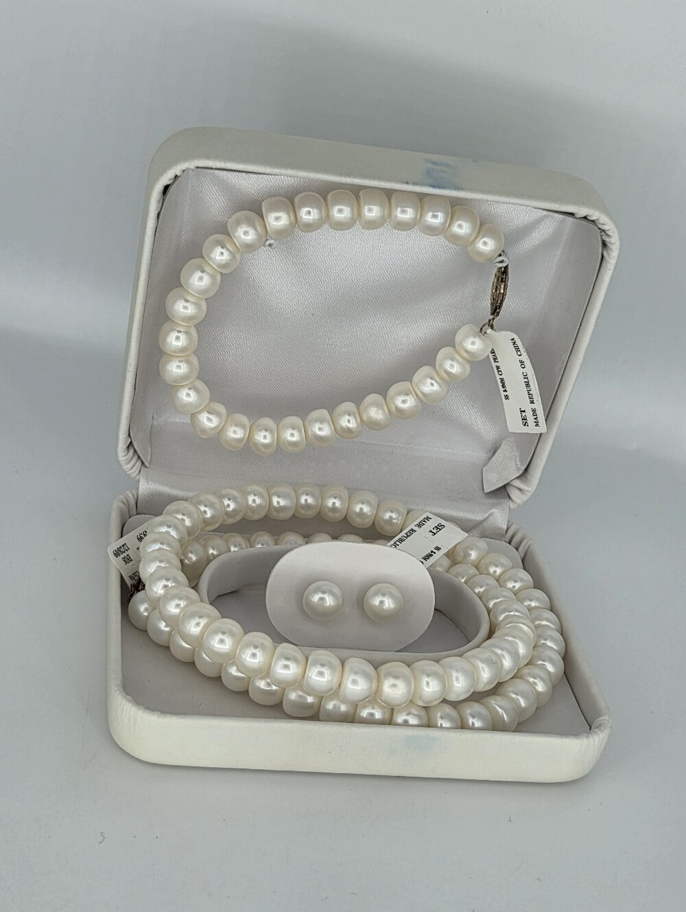 FAUX Pearl Jewelry Set Bracelet, Nexklace And Earrings MADE IN CHINA
